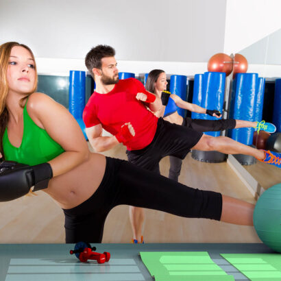 Fotomural Gimnasio Clase Cardio Punch Patadas