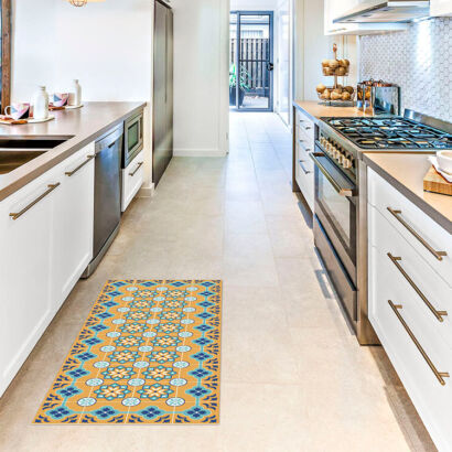 Alfombra vinílica cocina azulejos naranjas y azules