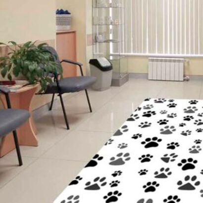 alfombra-pvc-veterinaria-huellas-negras