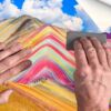 fotomural-montañas-multicolor-manos