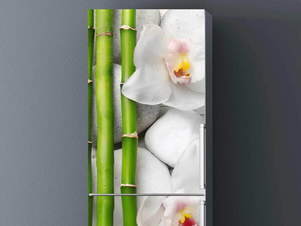 Vinilo Frigorífico Bambú, flores y piedras blancas