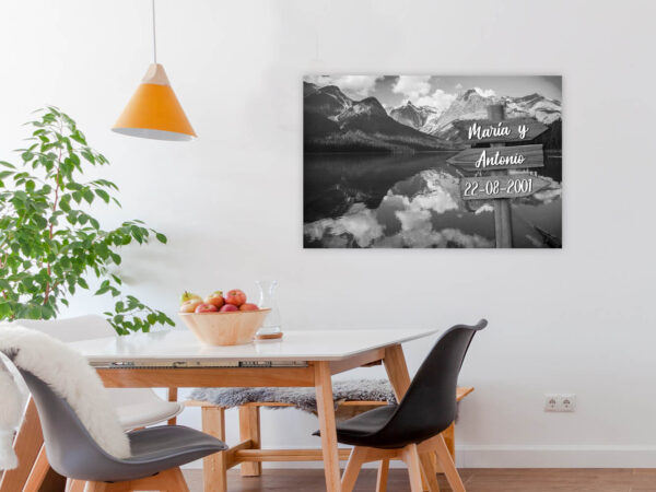 Cuadro Paisaje Montañas Blanco y Negro con Nombres Personalizados